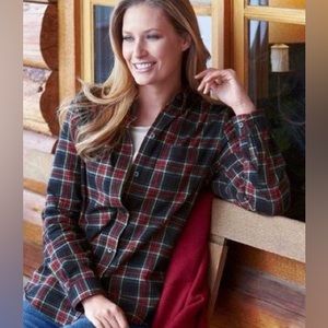 LLBean Women’s Relaxed Fit Scotch Plaid Flannel in Black Tartan size Small